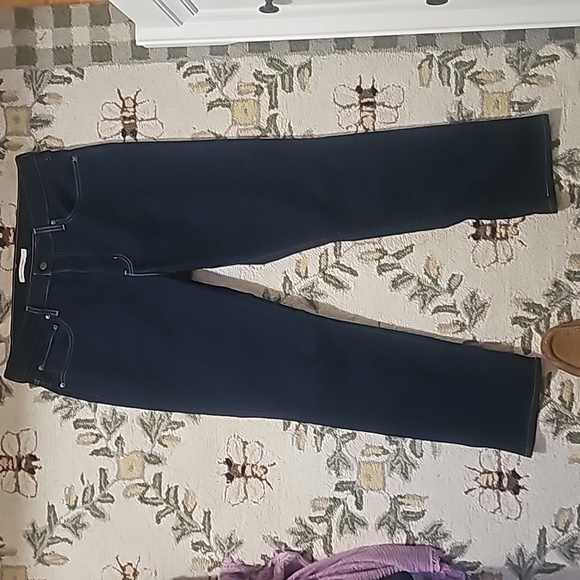 Levi High Rise Straight Leg Jeans (worn once!) - Picture 5 of 7